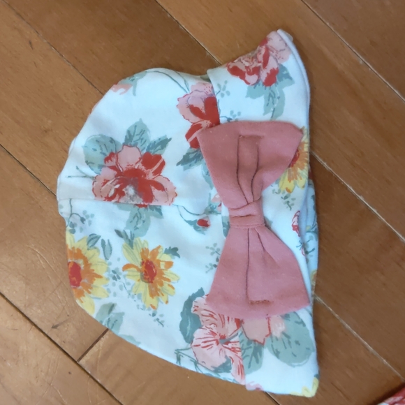 ☀️ Laura Ashley Baby Sleep and Play with Cap - Picture 4 of 4